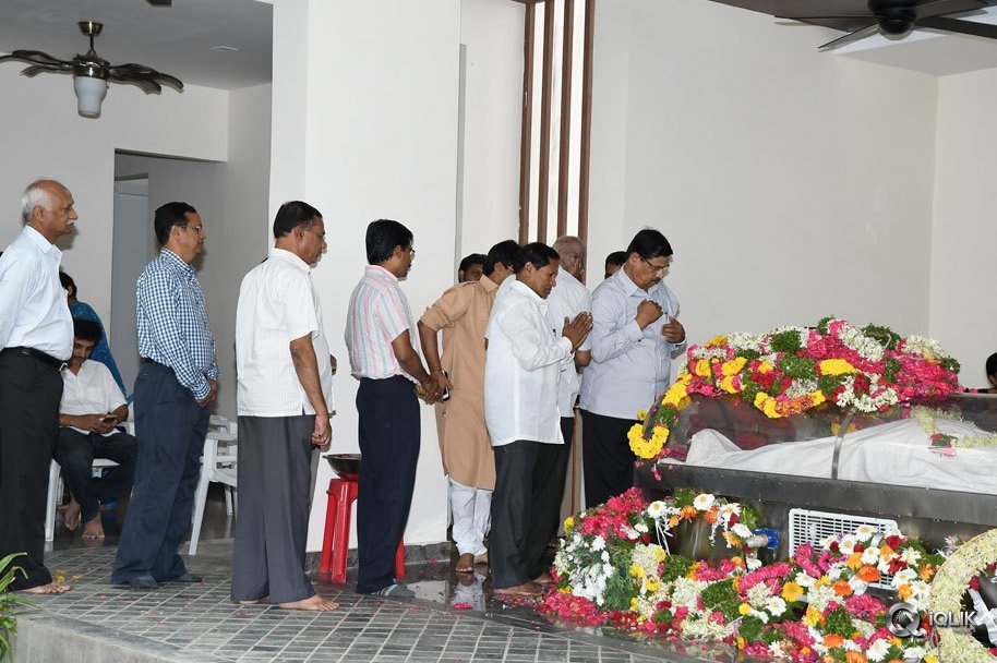 Celebs-Pay-Condolences-to-C-Narayana-Reddy